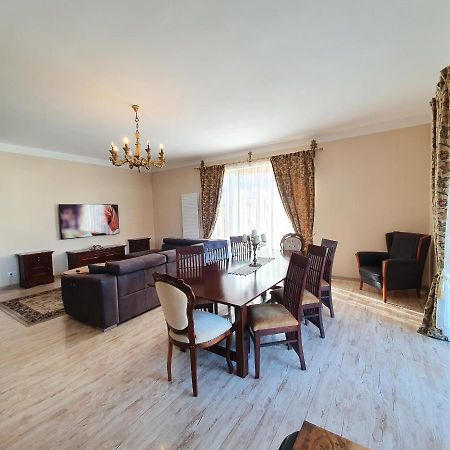 Vila De la Lugas Oradea Bagian luar foto