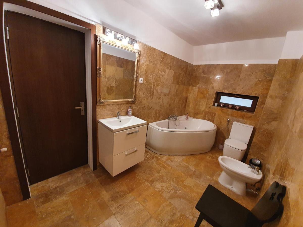 Vila De la Lugas Oradea Bagian luar foto