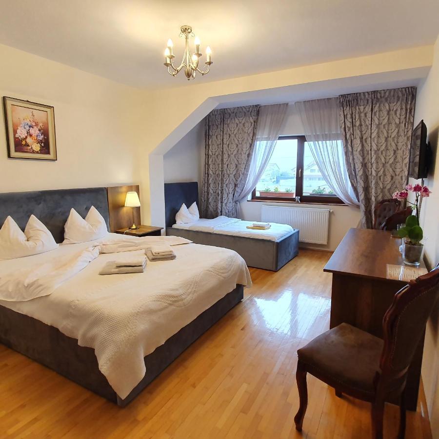 Vila De la Lugas Oradea Bagian luar foto