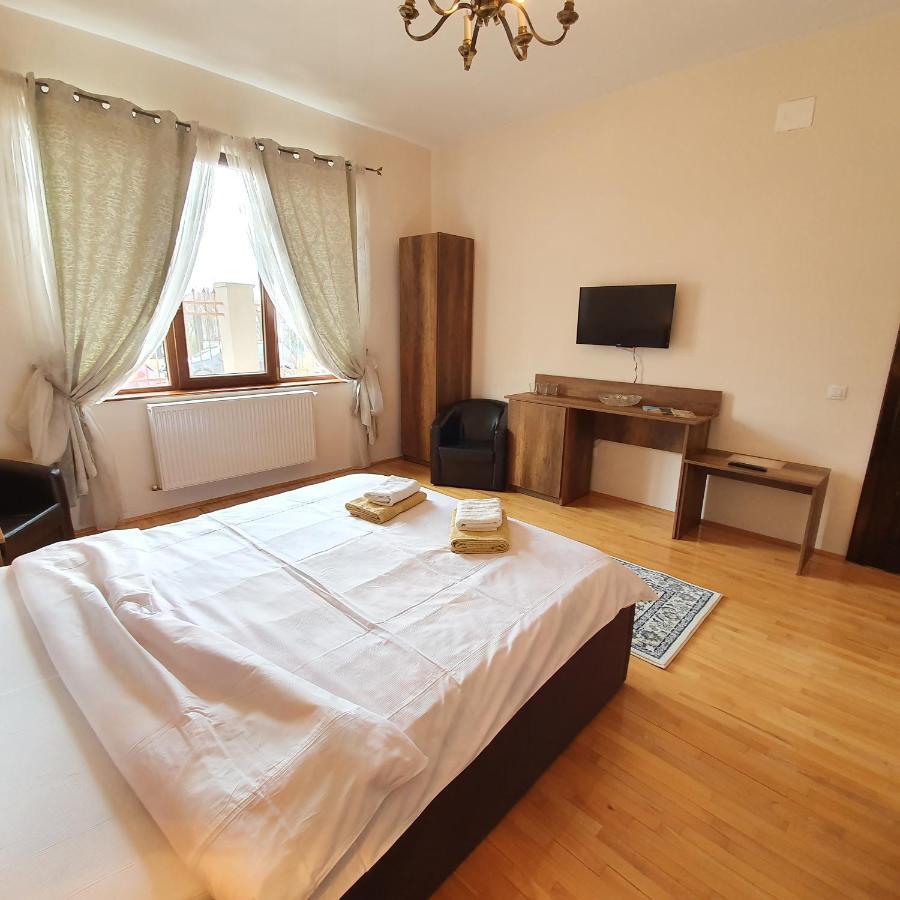 Vila De la Lugas Oradea Bagian luar foto