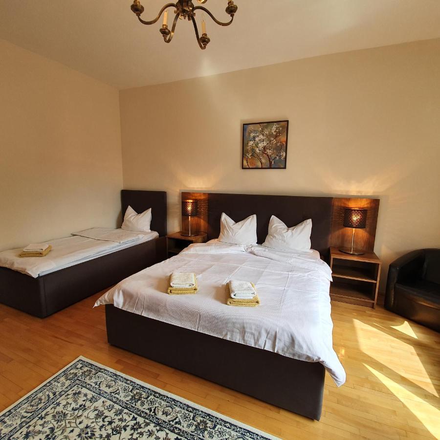 Vila De la Lugas Oradea Bagian luar foto