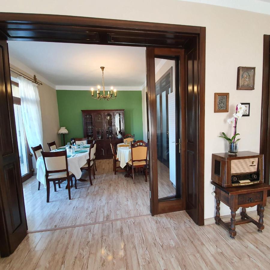 Vila De la Lugas Oradea Bagian luar foto
