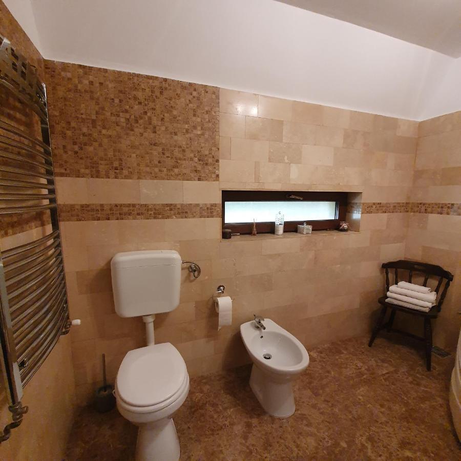 Vila De la Lugas Oradea Bagian luar foto